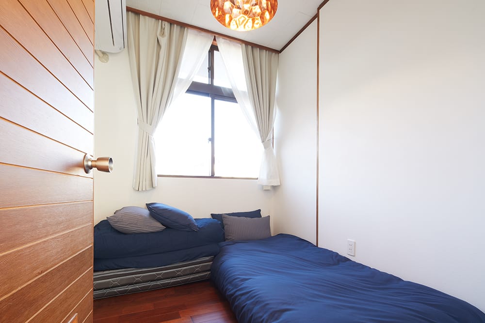 ROOM 2